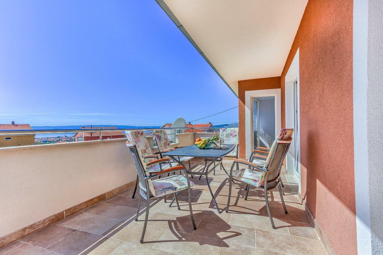 Modern Apartment With Large Pool&Sea View Kastela Exterior photo