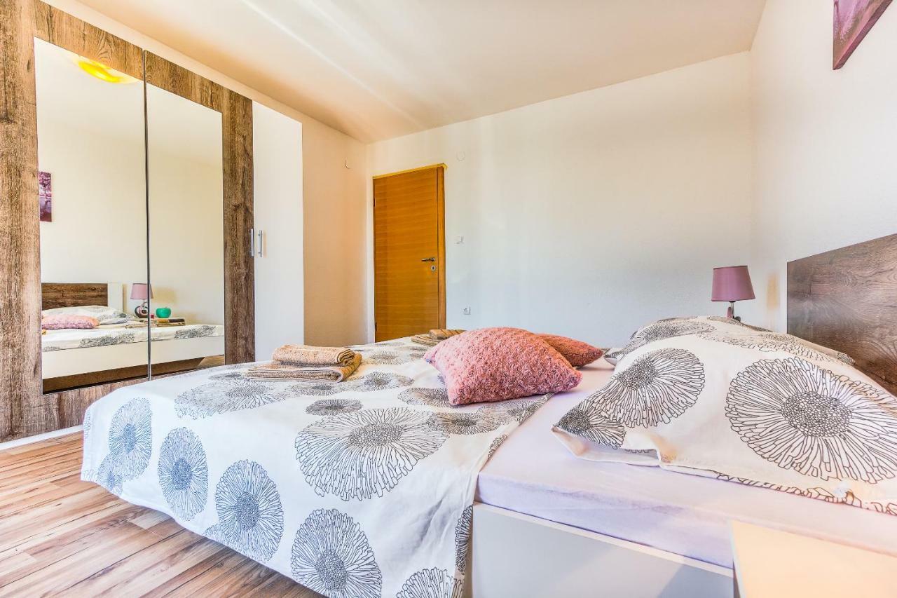 Modern Apartment With Large Pool&Sea View Kastela Exterior photo